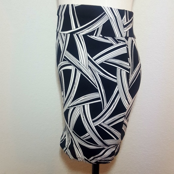 Forever 21 | Black & White Skirt | Large - Picture 2 of 5